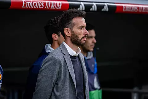 كوربران مدرب فالنسيا.. من كسر عقدة ريال مدريد إلى مطاردة إنجاز جديد في البرنابيو